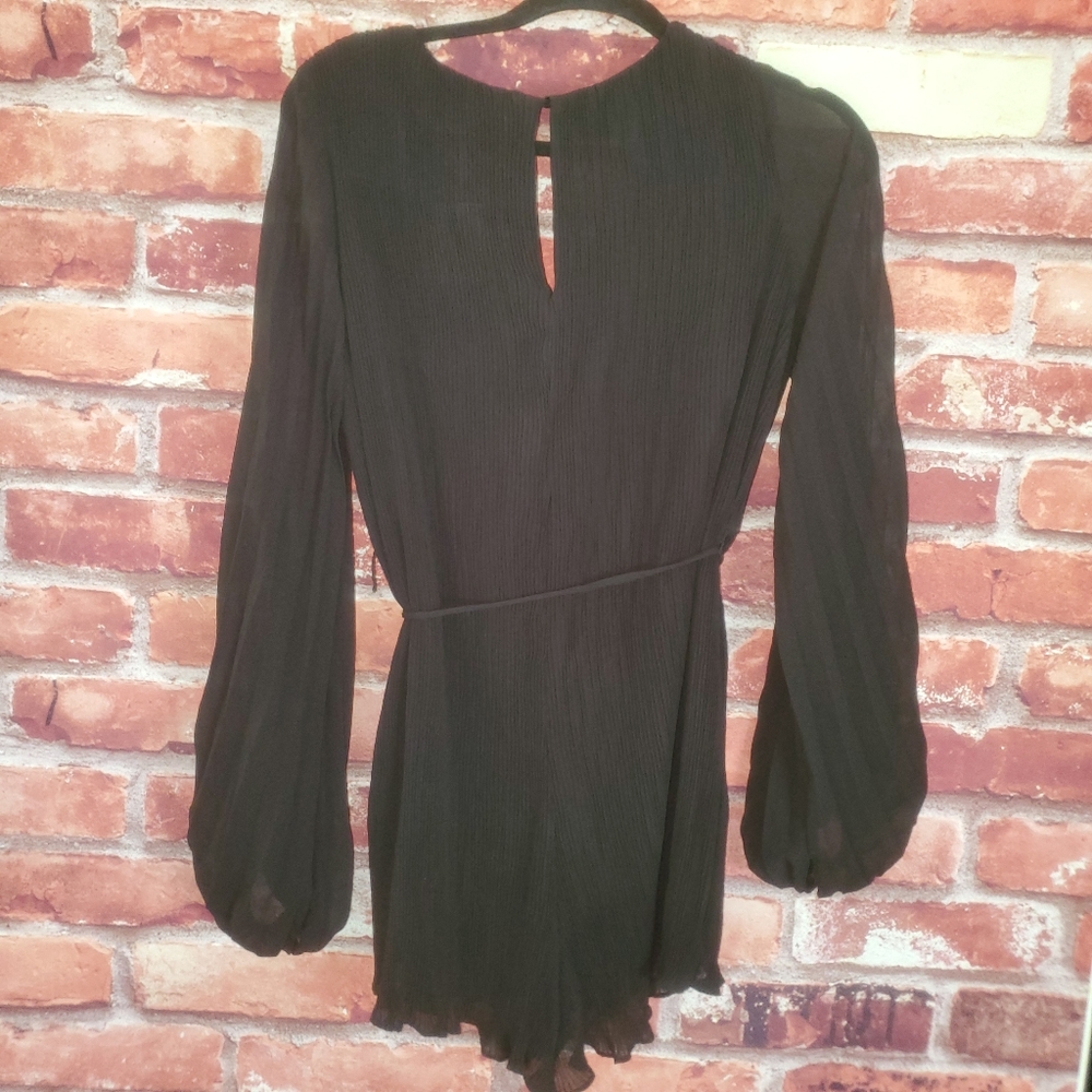 ASTR Black Long Sleeve Romper Medium NWT - Picture 4 of 5